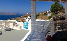Entre Ciel Et Mer Tripiti Milos Grece
